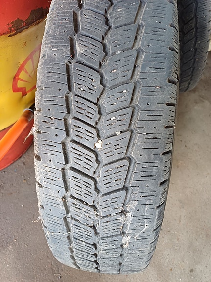 toyota hilux renkaat vanteineen