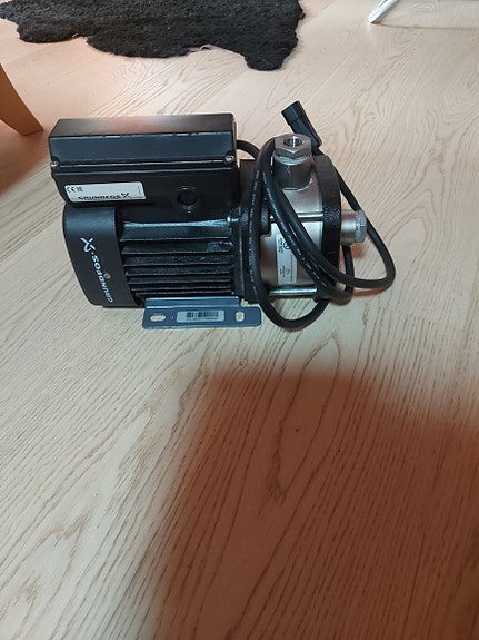 Myydään uusi Grundfos -korkealaatuinen vedenpainekorotuksen pumppu.