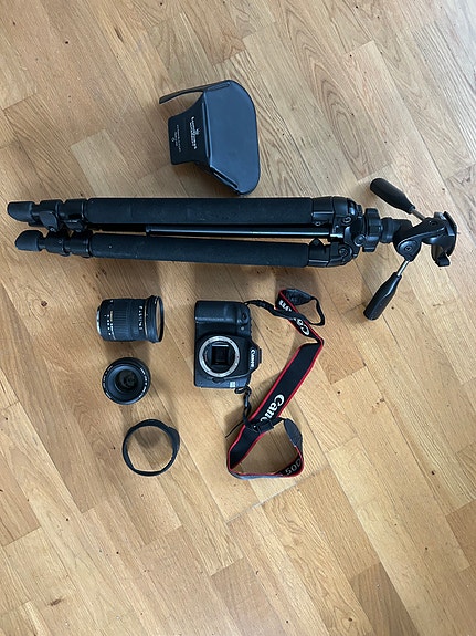 Canon EOS 50D + Canon 50mm f/1.4 + Sigma 18–50mm f/2.8 + Manfrotto-jalusta