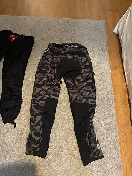Sweep ajohousut musta-harmaa camo