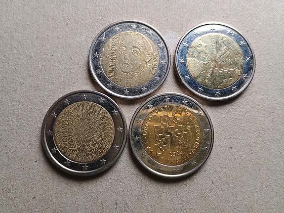 2 euron Suomen juhlarahat 4 kpl