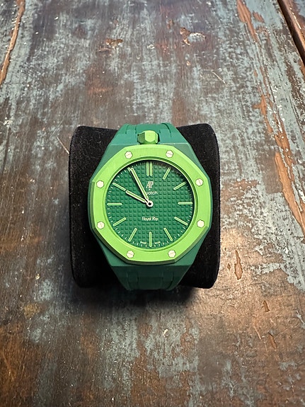 Swatch Royal Pop Green Eight kello erillisellä rannekkeella