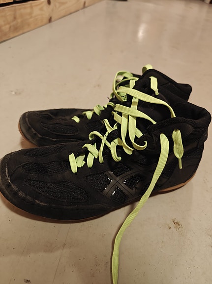 Asics Painikengät