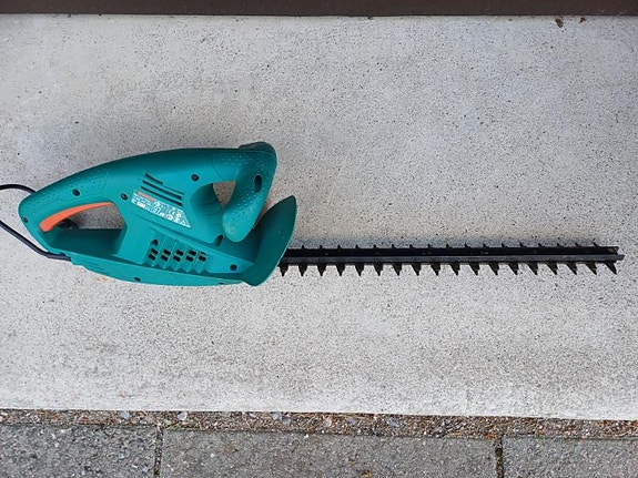 Bosch pensasaitaleikkuri