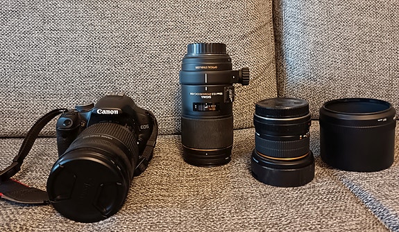 Canon-järjestelmäkamera + 3 objektiivia