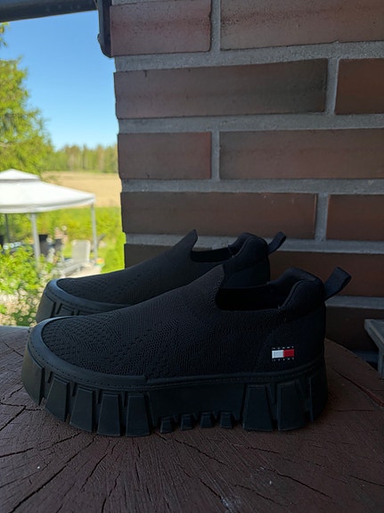 Tommy Hilfiger tennarit