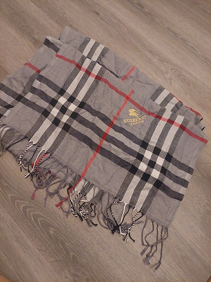 Burberry huivi