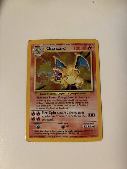 Pokemon Charizard holofoil kortti