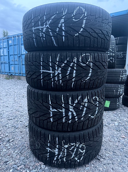 Renkaat 295/35/21-265/40/21 Nokian 4 kpl 8 MM HK19