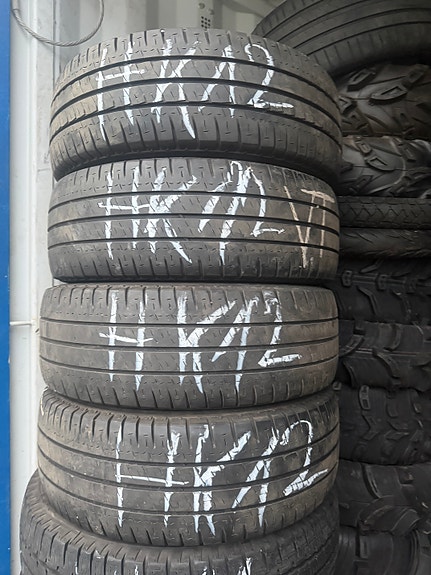 Renkaat 235/65/16c Michelin 4 kpl HK12 6 mm