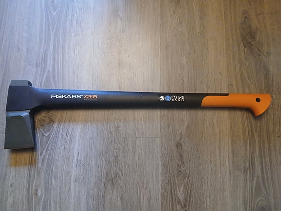 Fiskars X25 halkaisukirves