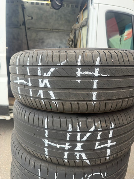 Renkaat 215/55/17 Michelin 2 kpl 6 mm HK4