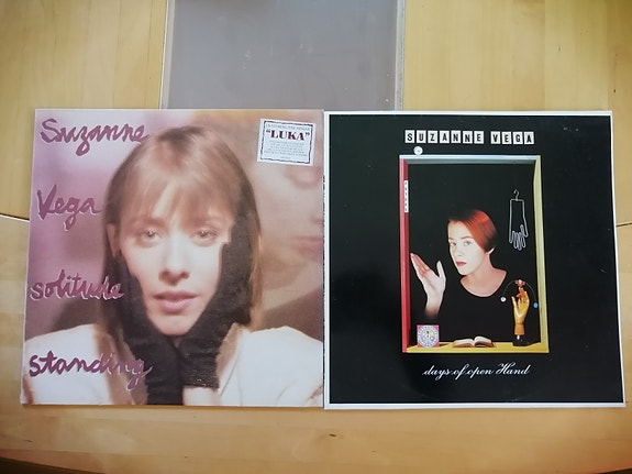 Hyväkuntoisia Suzanne Vega lp-levyjä