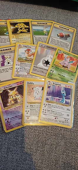 Ostetaan pokemon-kortteja.