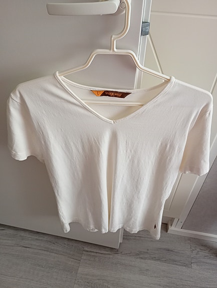 valkoinen tee paita