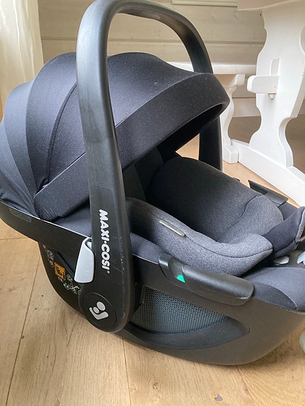 Maxi-Cosi Pebble 360 turvakaukalo ja telakka