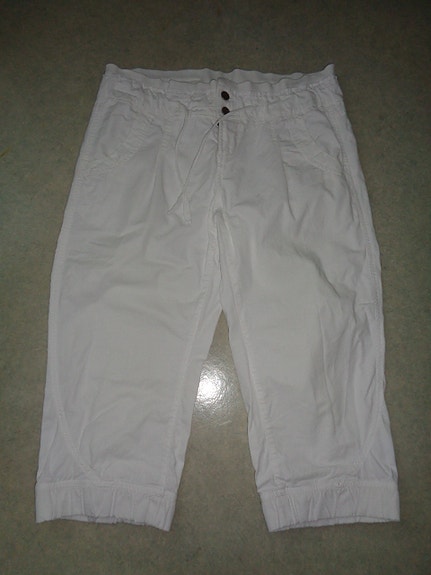 Valkoiset KappAhl shortsit 40