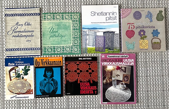 Virkkaus- ja pitsikirjojen paketti Mary Olki ym hinta yht.