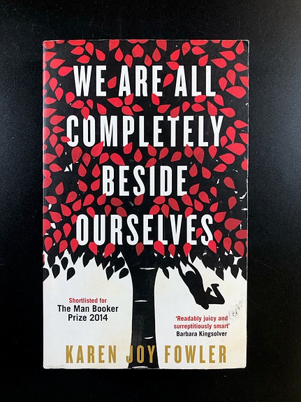 We Are All Completely Beside Ourselves by Karen Joy Fowler (Book in English)