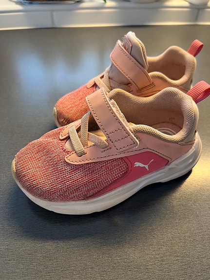 Puma lenkkarit 24