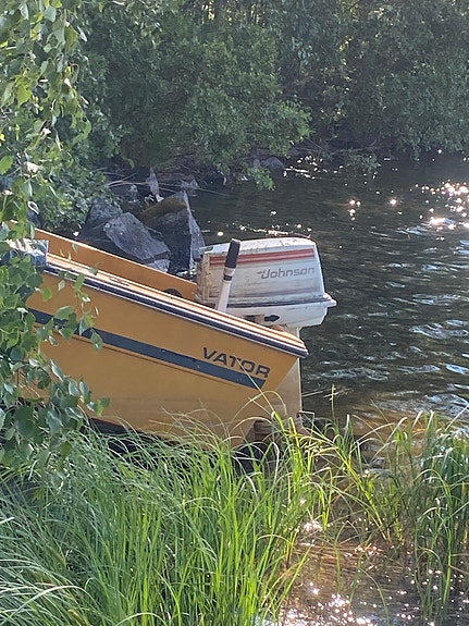 Vator moottorivene Johnson perämoottorilla