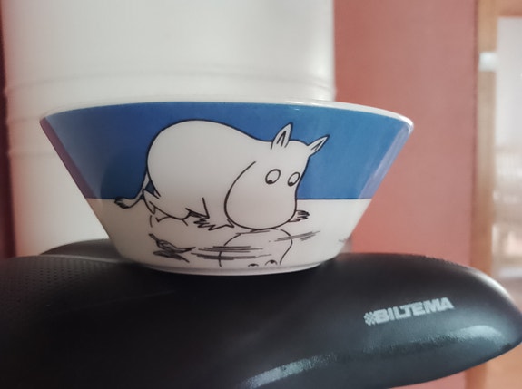 Muumikulho Muumipeikko jäällä