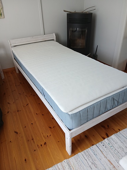 IKEA sänky ja patja 90x200 cm valkoinen