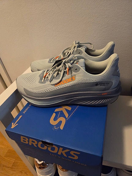 Uudet Brooks Gore-tex juoksukengät 47,5