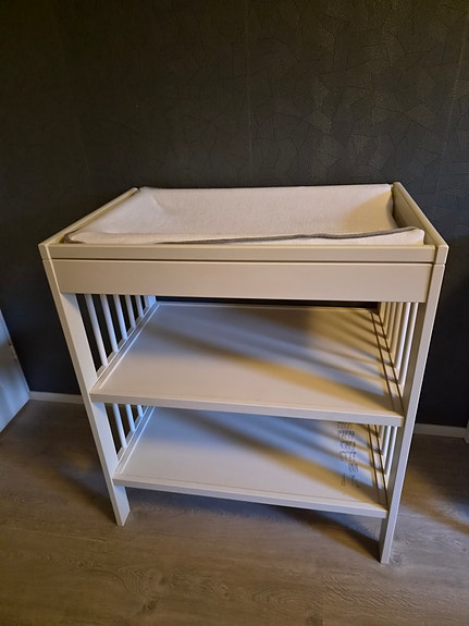 IKEA Gulliver hoitopöytä + hoitoalusta + tarvikkeet