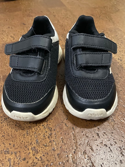 Adidas lenkkarit