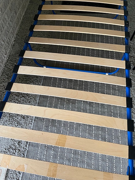 IKEA sängyn runko ja sälepohja