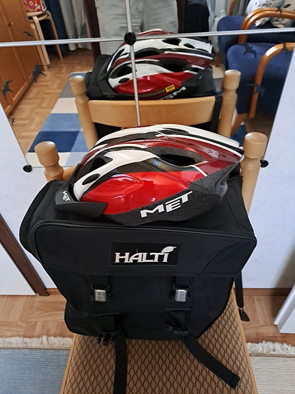 Halti pyörälaukku ja MET pyöräilykypärä