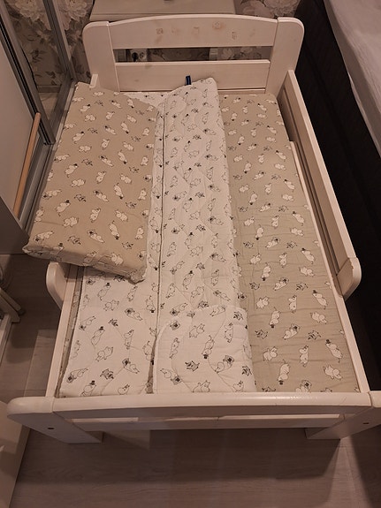 Jatkettava lastensänky valkoinen