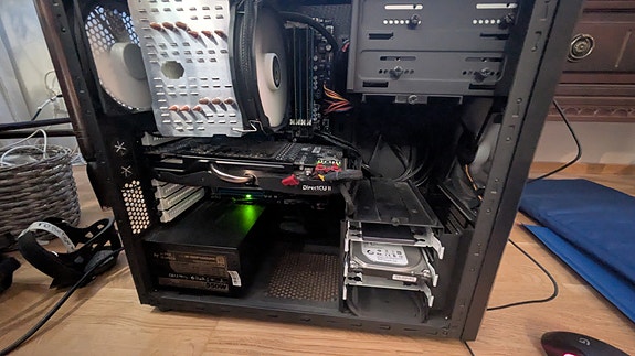 Pelitietokone (R9 280x, fx8350)