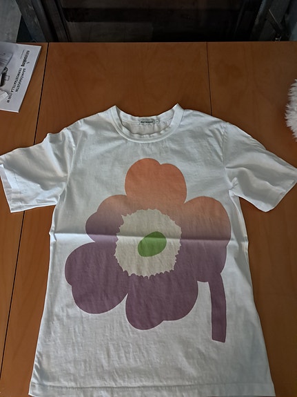 Marimekon Kapina unikko t-paita