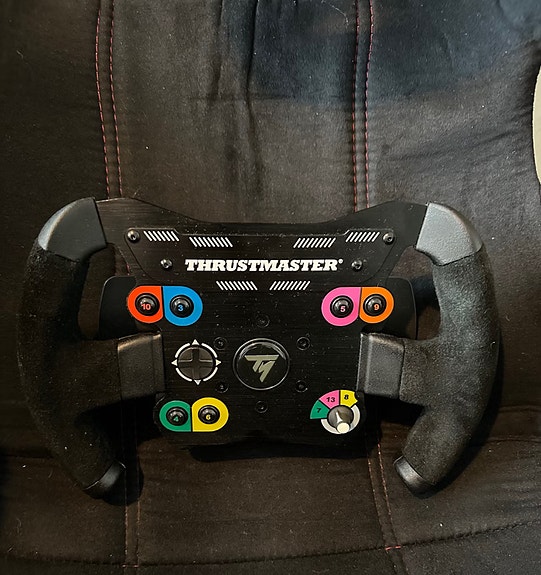 Playseat Challenge ajotuoli & Thrustmaster T300 RS ratti-poljinsetti + ratti