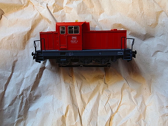 Märklin H0 dieselveturi ja vaunut - pienoisrautatie