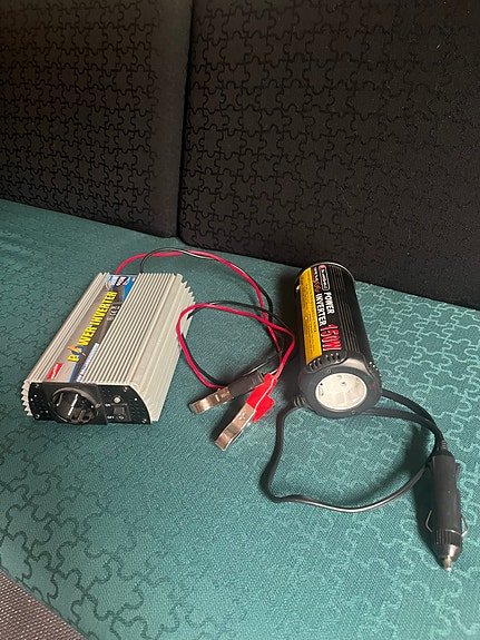 12V virranmuuntajat eli invertterit 150W ja 300W tupakansytytin ja akkukaapelit