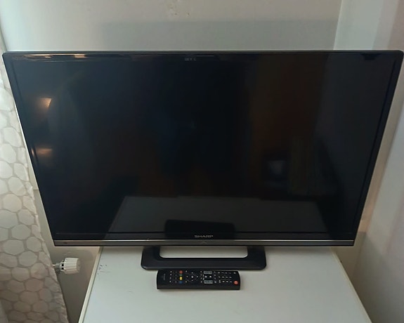Sharp televisio kaukosäätimellä