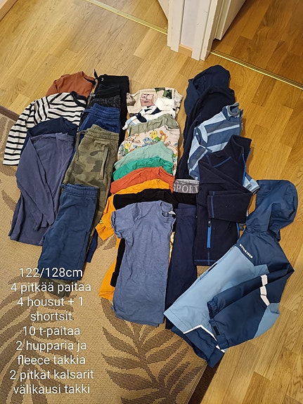 Poikien koon 122/128 sisävaatesetti+ välikausitakki