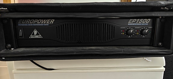 Europower EP1500 PA-vahvistin
