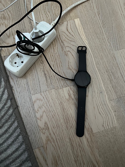 Samsung Galaxy Watch 5 + Laturi