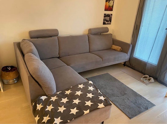 Harmaa divaanisohva (250 x 195cm)
