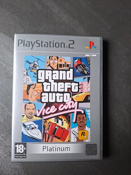 PlayStation 2 Grand Theft Auto Vice City Platinium versio.