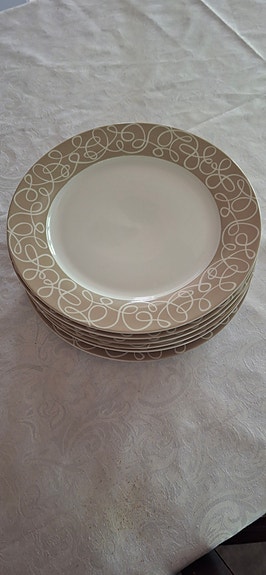 Matalat lautaset