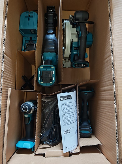 Akkukonesarja Makita DLX5032GX2. UUSI