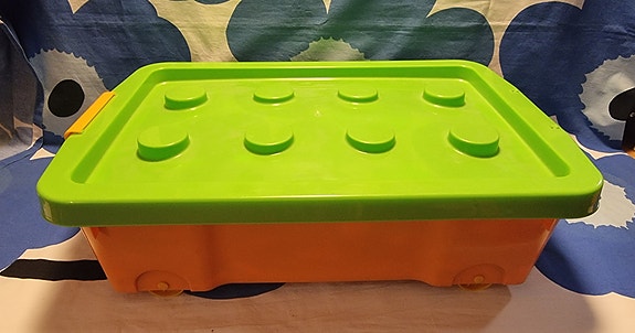 Laatikollinen LEGOja