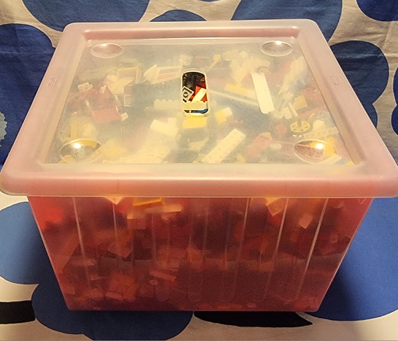 Laatikollinen LEGOja