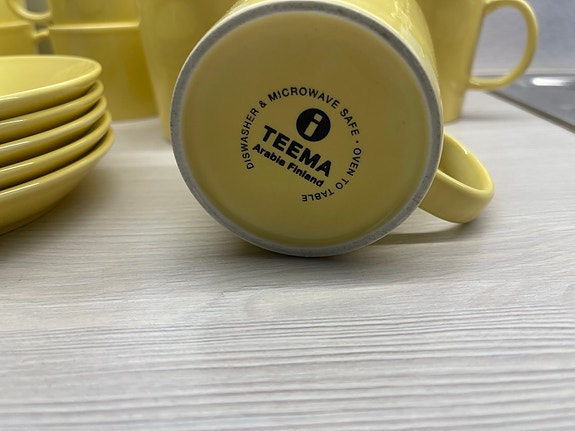Iittala Teema keltaiset mukit ja aluslautaset
