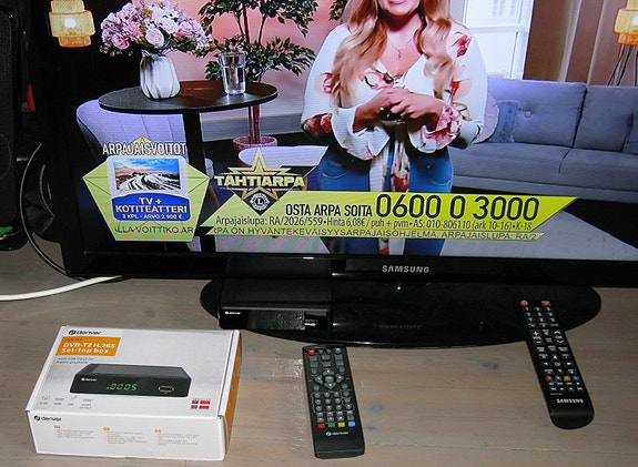 Samsung 32 tuuman digi tv + denver teräväpiirto digiboksi DVB-T2